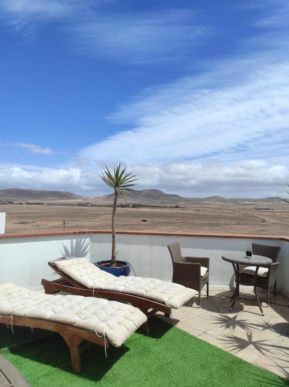 Laylas Beach Art House - Two-Bedroom Apartment