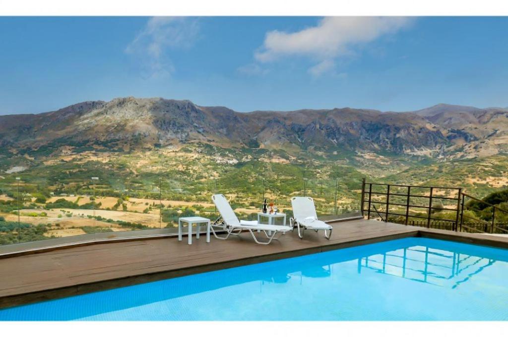 Bazen u ili blizu objekta Amazing Villa Amare with stunning views