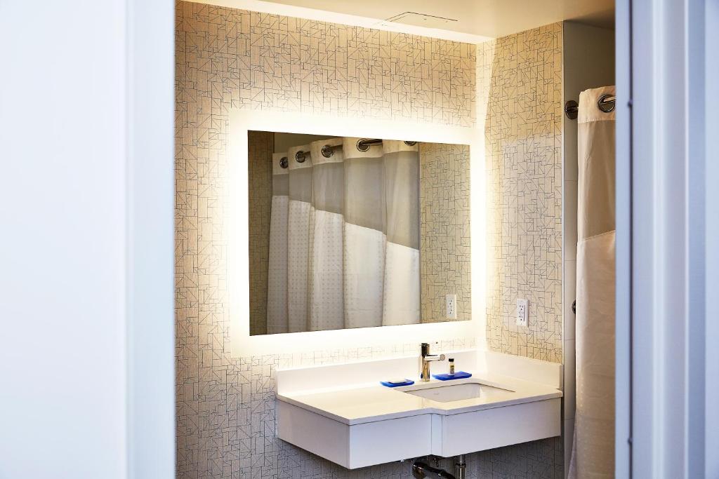 Holiday Inn Express - NYC Brooklyn - Sunset Park, an IHG Hotel - 