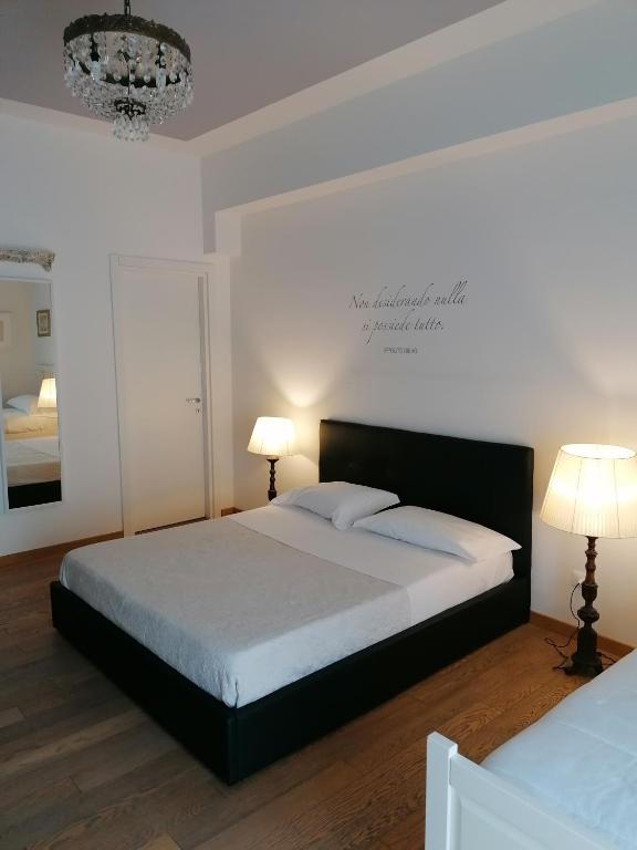 A bed or beds in a room at La Dimora del Conte