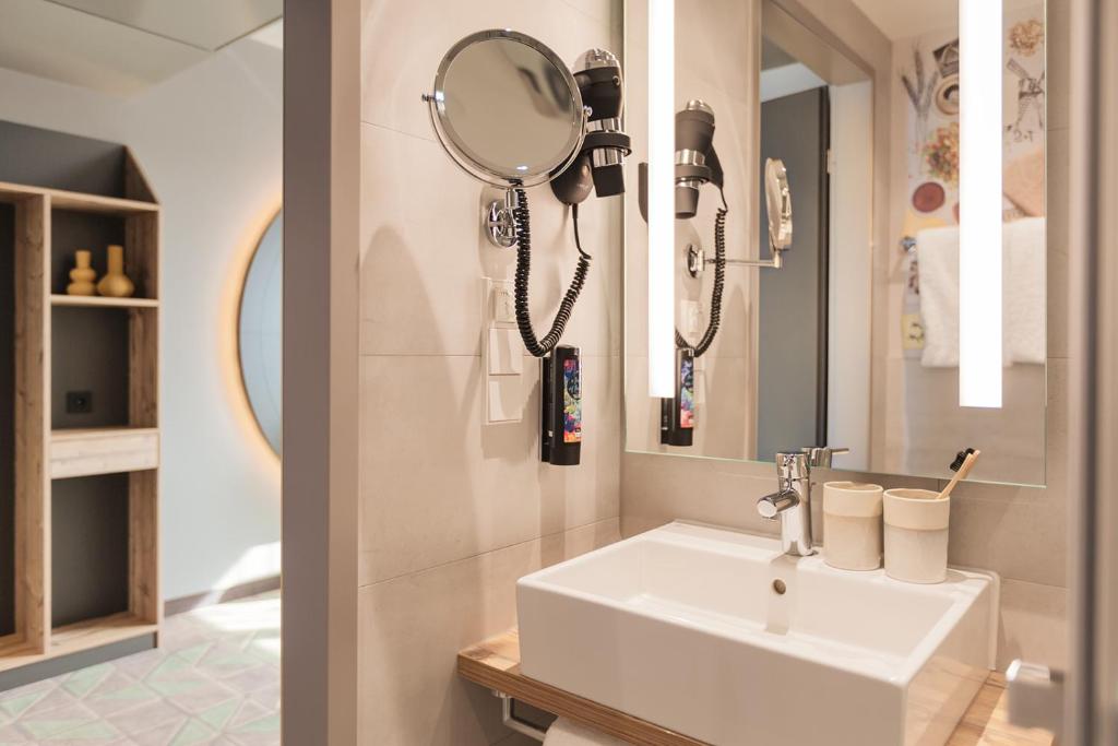 Holiday Inn - the niu, Mill Cologne Mülheim by IHG - Resim 33