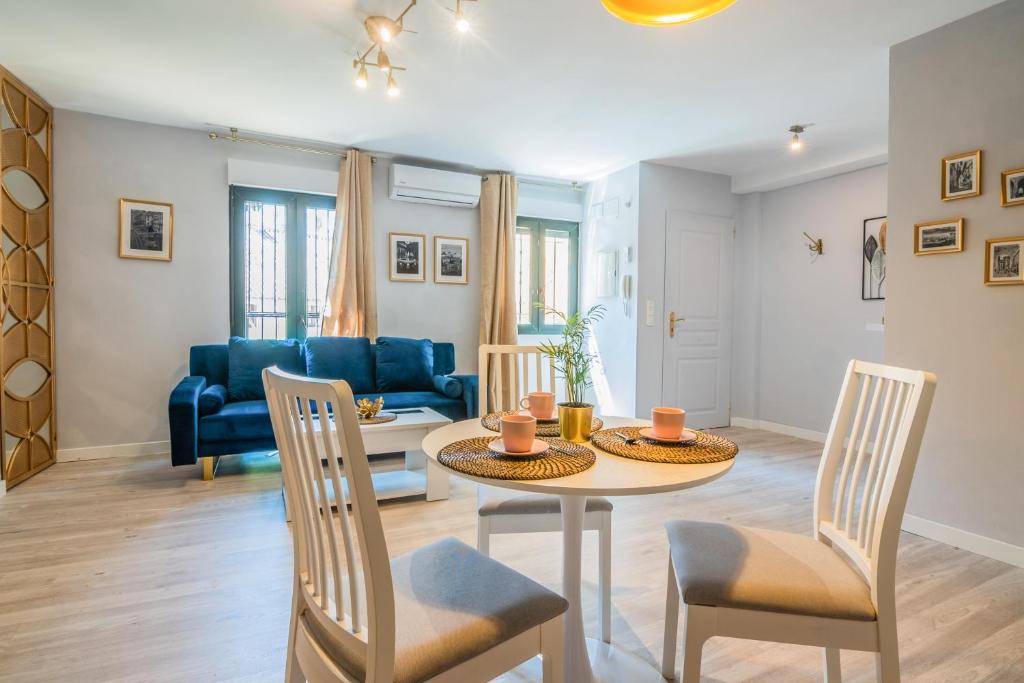 Posezení v ubytování tuGuest Alhacaba Apartment - Free parking
