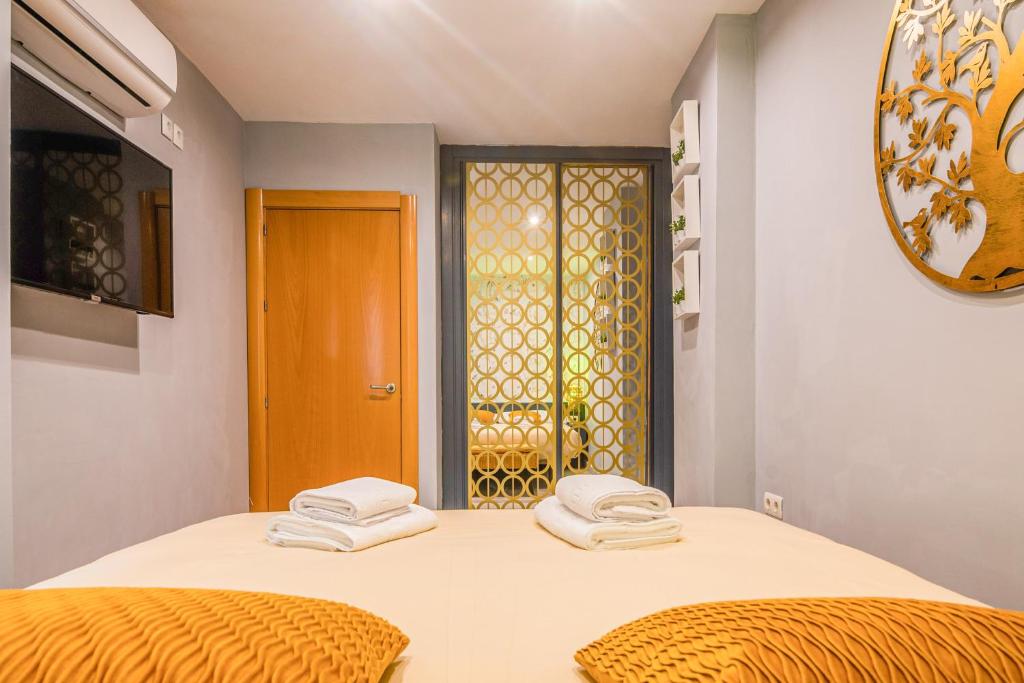Postel nebo postele na pokoji v ubytování tuGuest Alhacaba Apartment - Free parking
