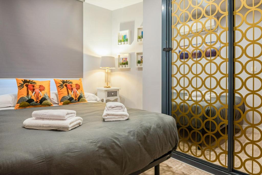 Postel nebo postele na pokoji v ubytování tuGuest Alhacaba Apartment - Free parking