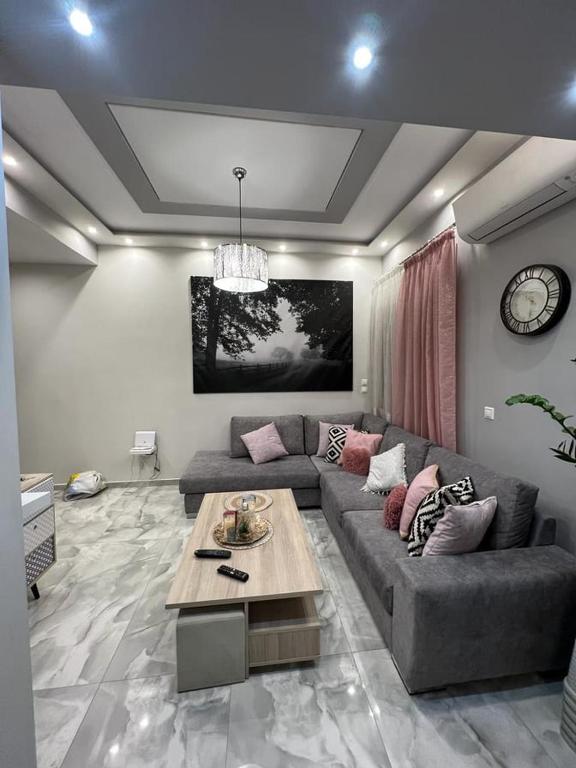 Posezení v ubytování Athens Nautical Flat