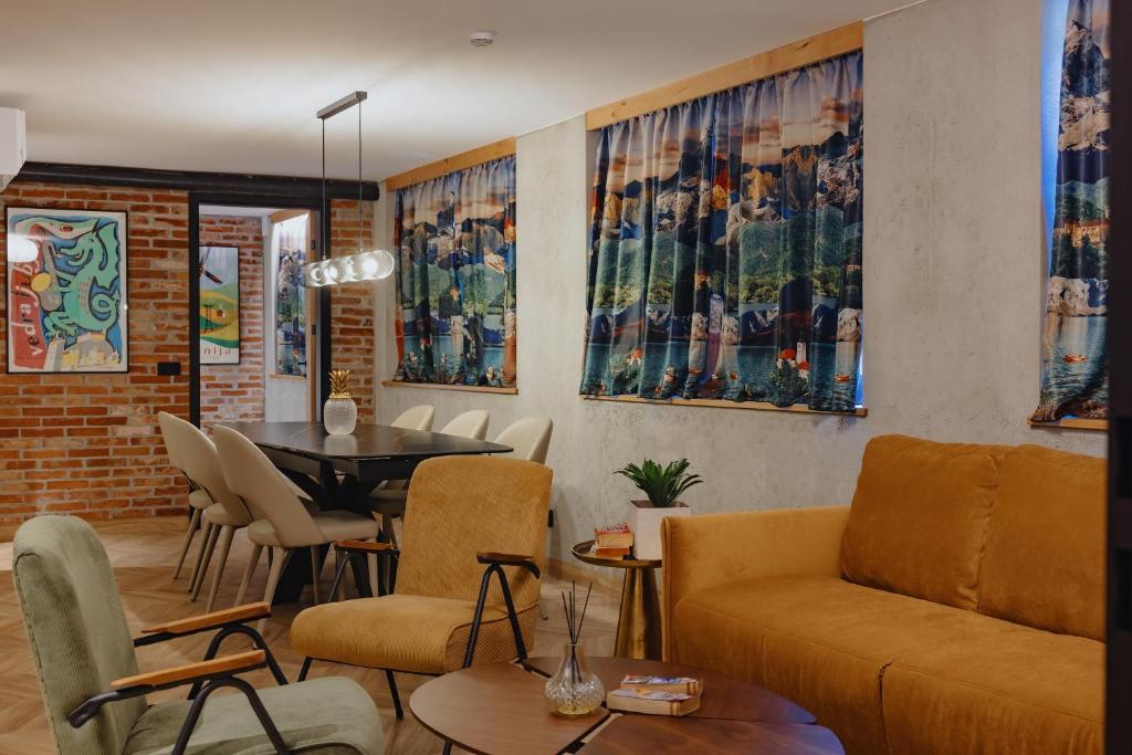 Posezení v ubytování ONE66 Hotel