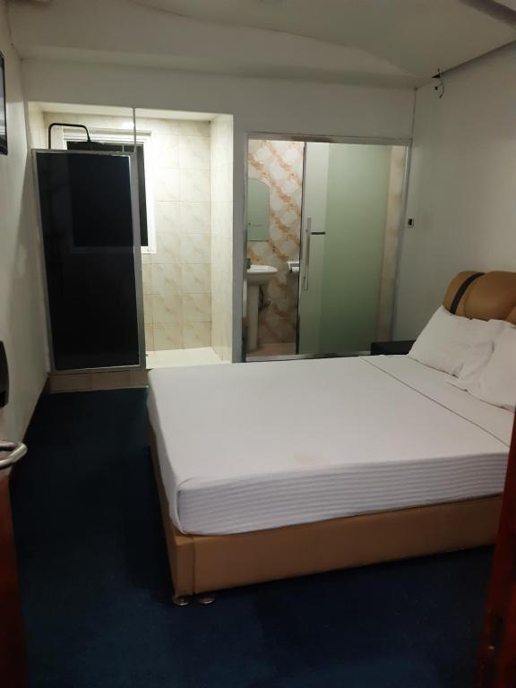 Postel nebo postele na pokoji v ubytování 999 Hotel