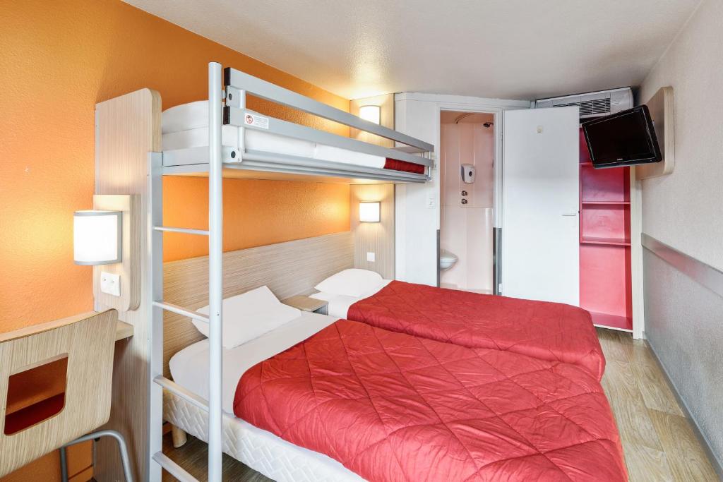 Postel nebo postele na pokoji v ubytování Premiere Classe Dijon Sud - Marsannay
