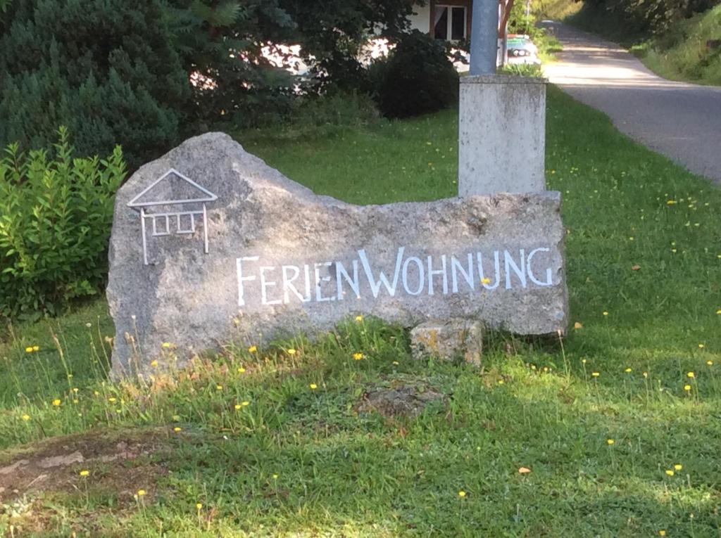 a stone sign with the word herren working on it at Ferienwohnung Zweilinden in Steinen