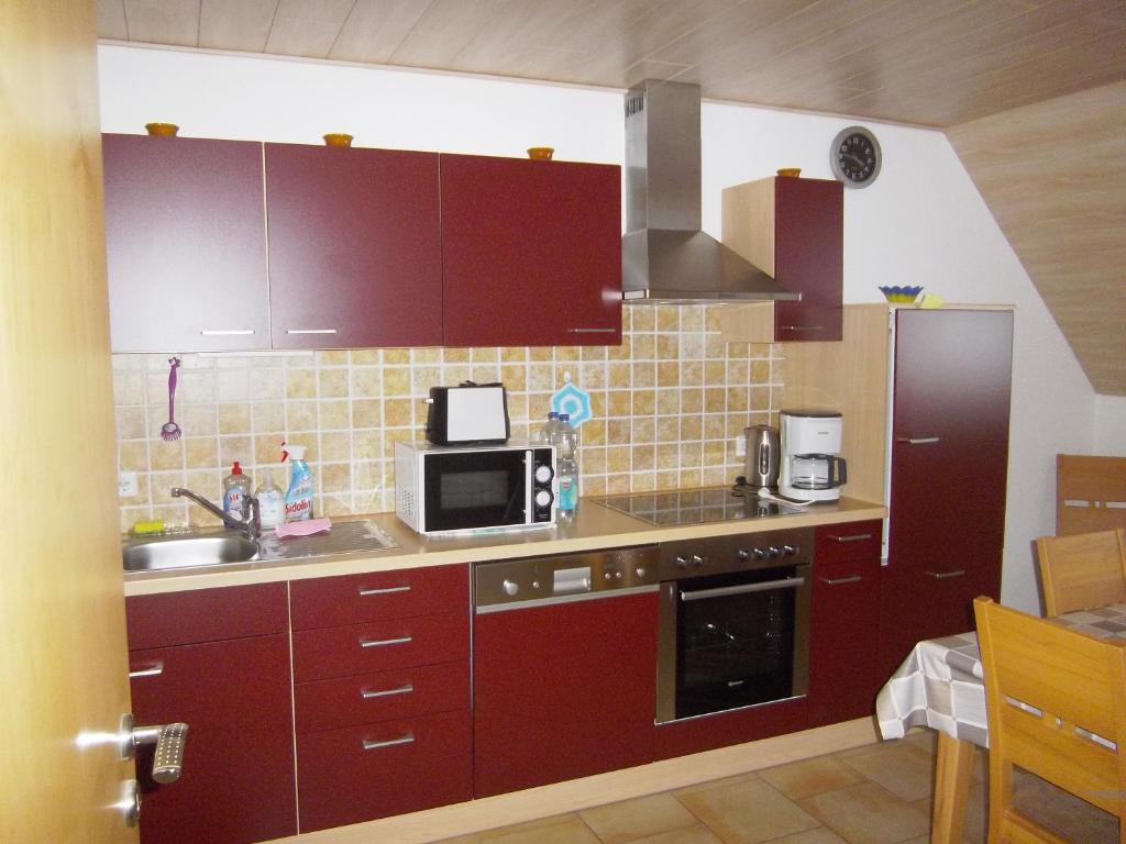 Kuchyň nebo kuchyňský kout v ubytování Ferienwohnung Zweilinden