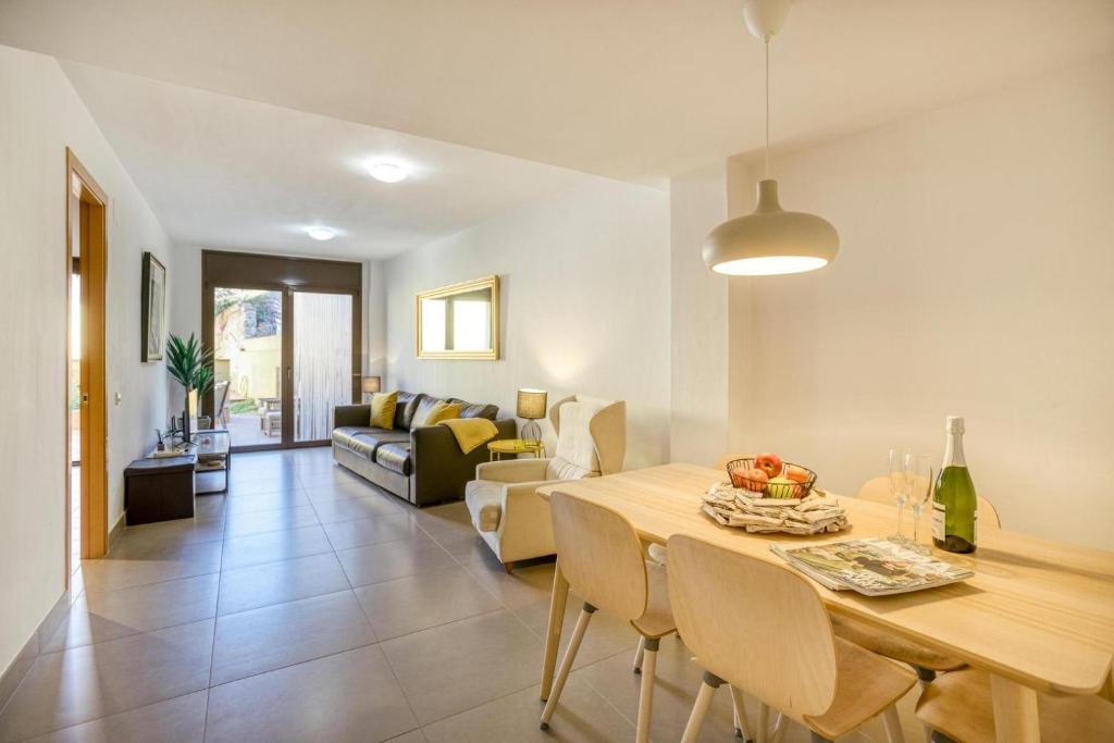 Ground floor apartment in Centre of Torroella De Montgri ...