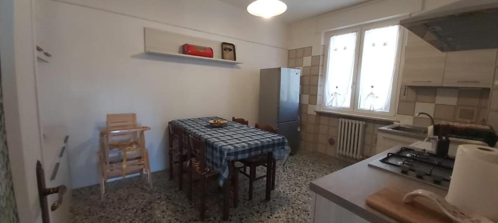 Kuchnia lub aneks kuchenny w obiekcie APPARTAMENTO HEIDI IN CENTRO STORICO