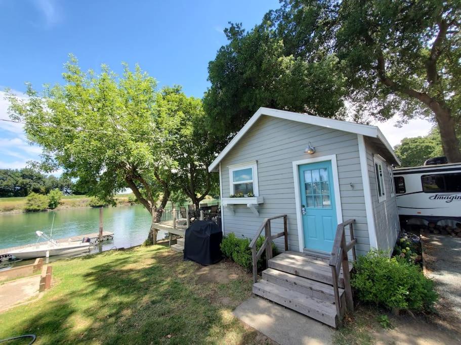 Waterfront Cottage on the Sacramento River (USA Isleton)