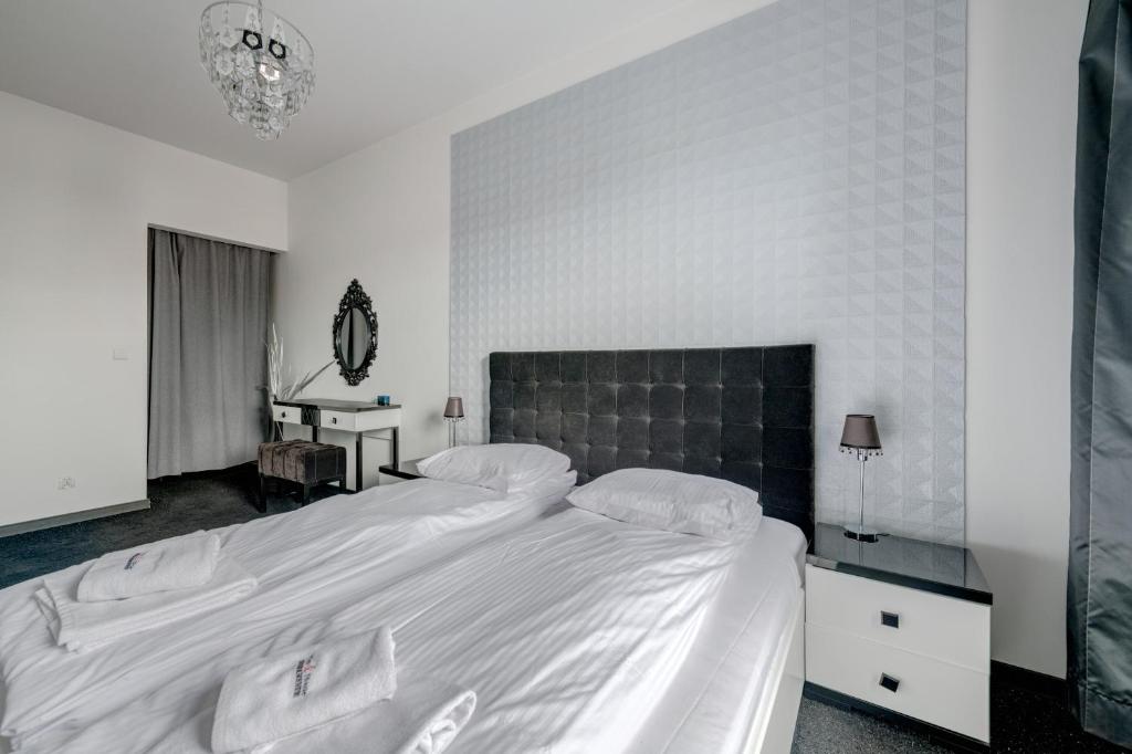 Posteľ alebo postele v izbe v ubytovaní Apartments Old Town Szafarnia & by Noclegi Renters