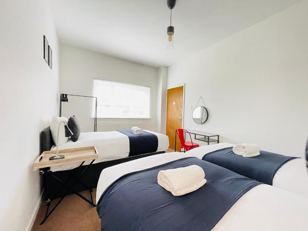 Krevet ili kreveti u jedinici u objektu Cheerful 5-bedroom with free parking