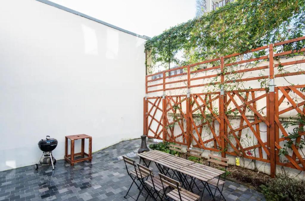 a patio with two chairs and a fence with plants at VIEUX LILLE Porte de Gand Bienvenue chez NESTYOU, Lille in Lille