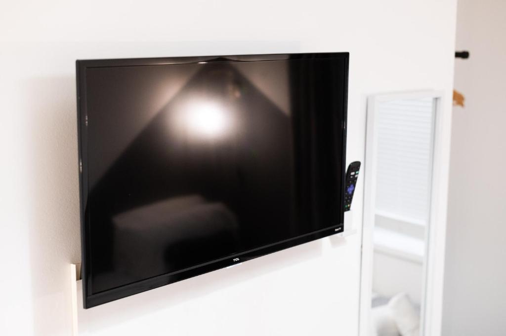 TV a/nebo společenská místnost v ubytování 4 Bedrooms, Centre of town, Smart TV in every room