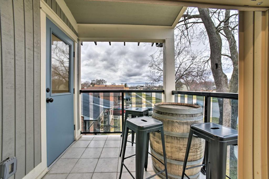 Sunny Clawson Home with Yard - Walk to Main St! - Casa De Vacaciones