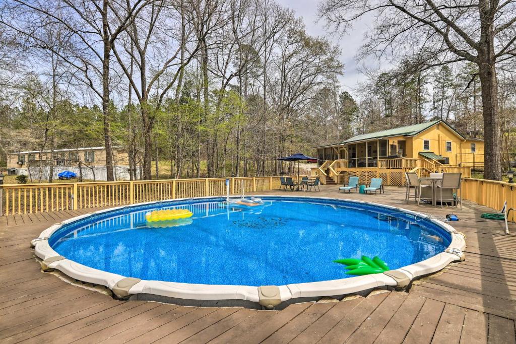 Lakefront Sparta Home with Private Pool and Dock!, Sparta (updated prices 2024)