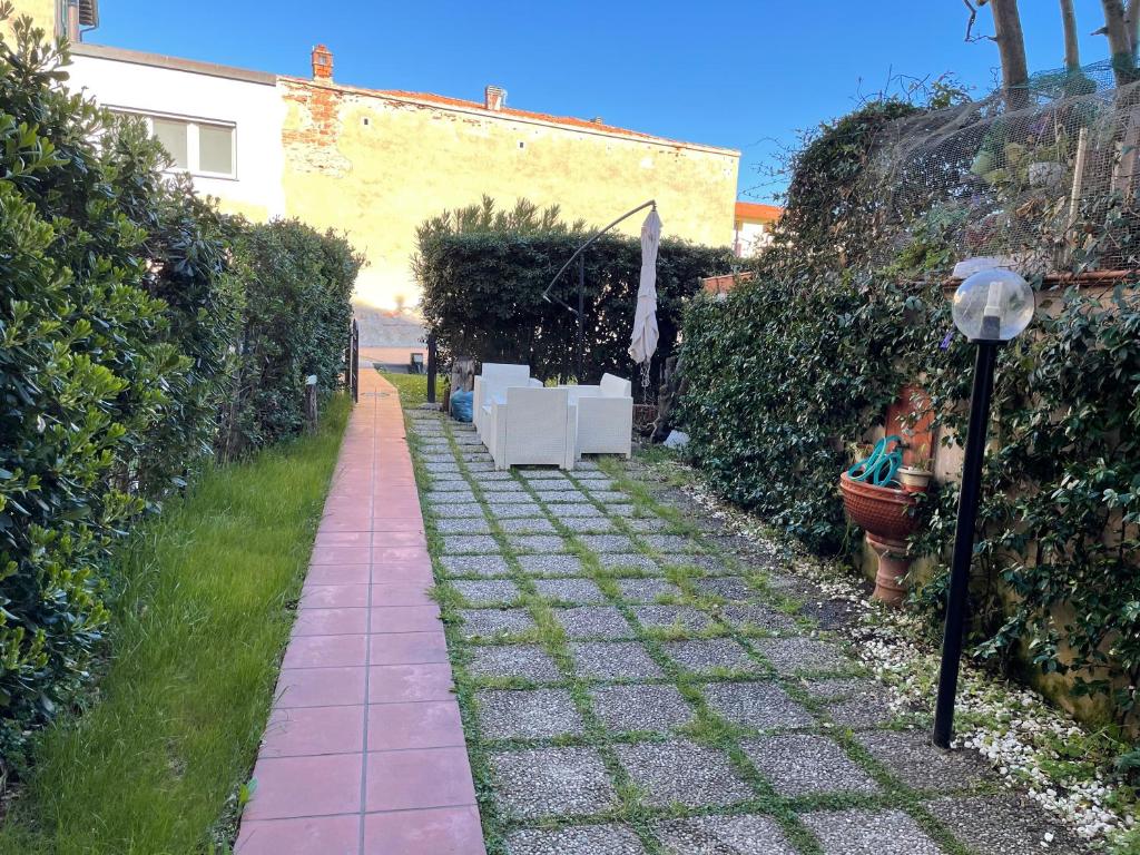 A garden outside Sunrise