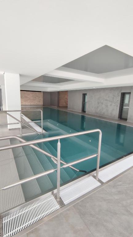 Bazén v ubytování Ferienwohnung am Schluchsee mit Balkon & Pool nebo v jeho okolí