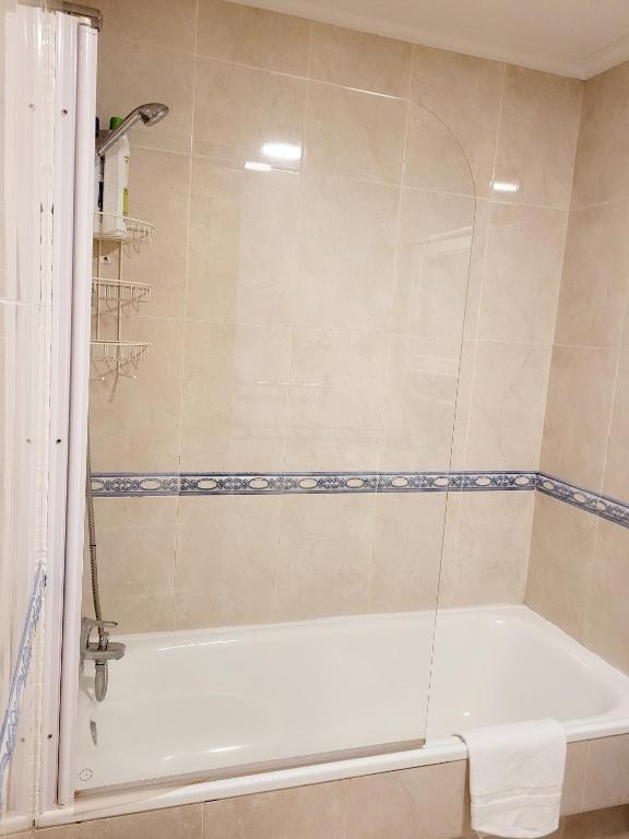 A bathroom at Piso con garaje en la entrada del camino portugués