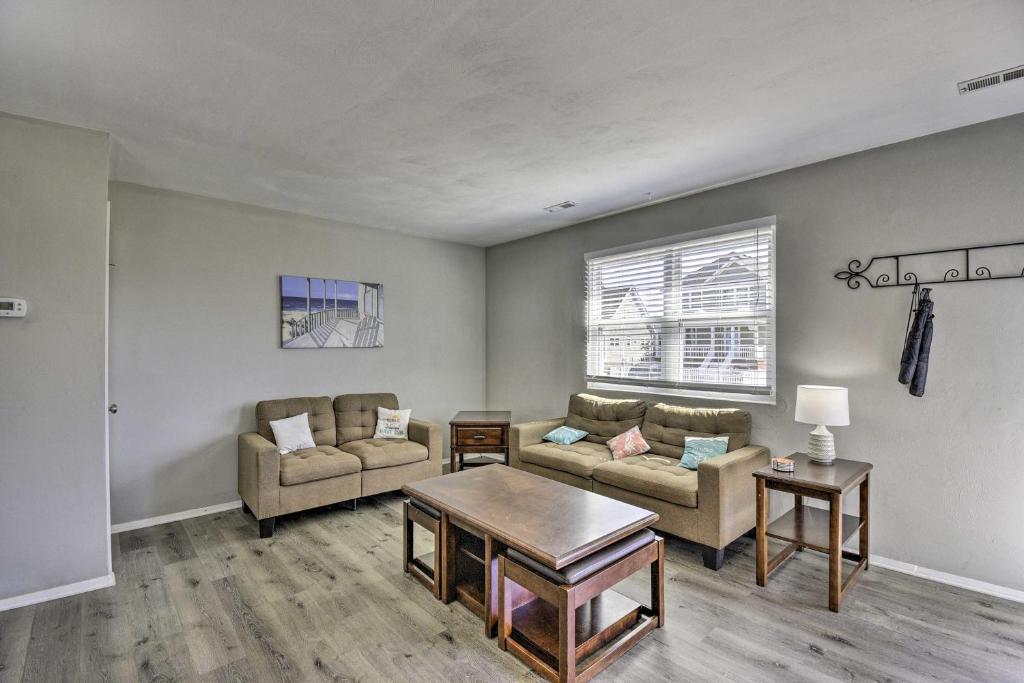 Norfolk Home with Private Yard Walk to Beach!, North Camellia Acres