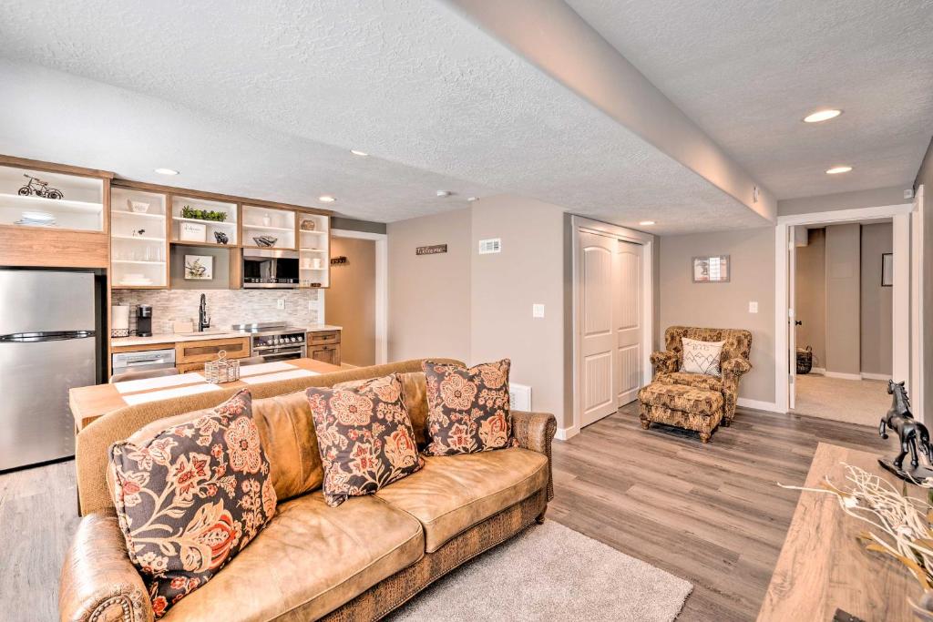 Kuchyň nebo kuchyňský kout v ubytování Short Drive to State Parks Herber City Apt