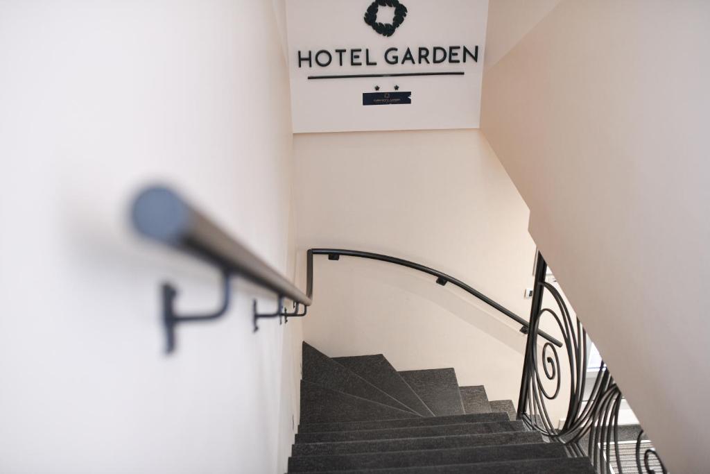 Certificato, attestato, insegna o altro documento esposto da Hotel Garden