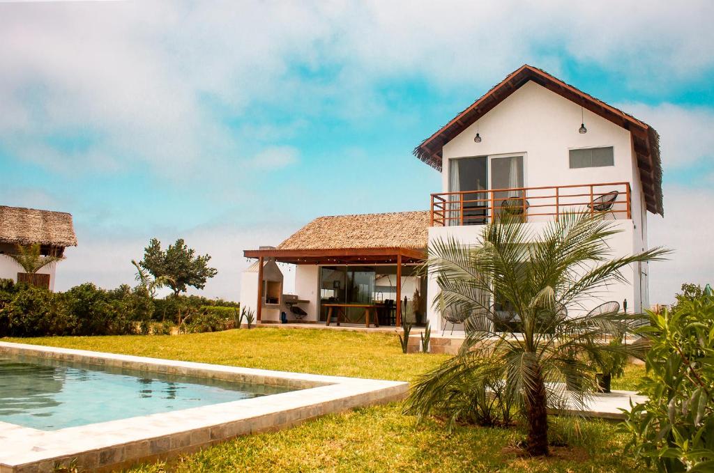 Πισίνα στο ή κοντά στο HOP PRAIA exclusiva laguna y playa en Chincha
