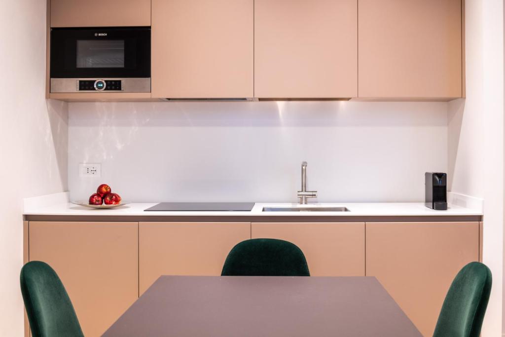 Palazzo Miracoli Apartments - 8