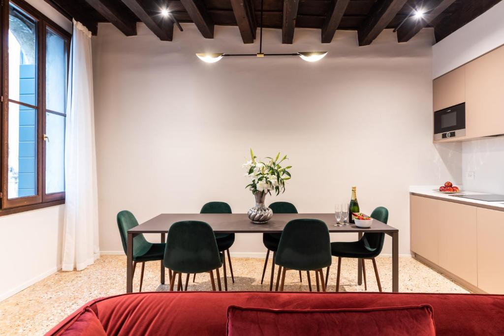 Palazzo Miracoli Apartments - 14