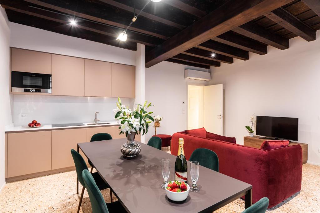 Palazzo Miracoli Apartments - 5