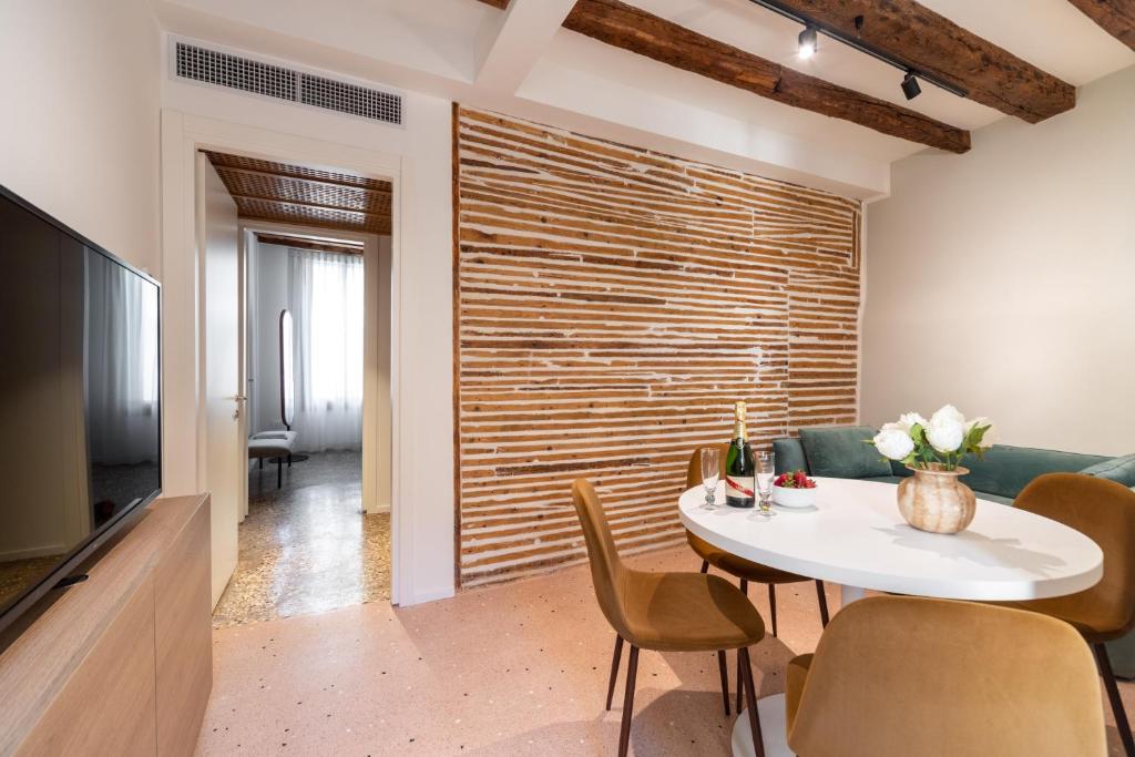 Palazzo Miracoli Apartments photo