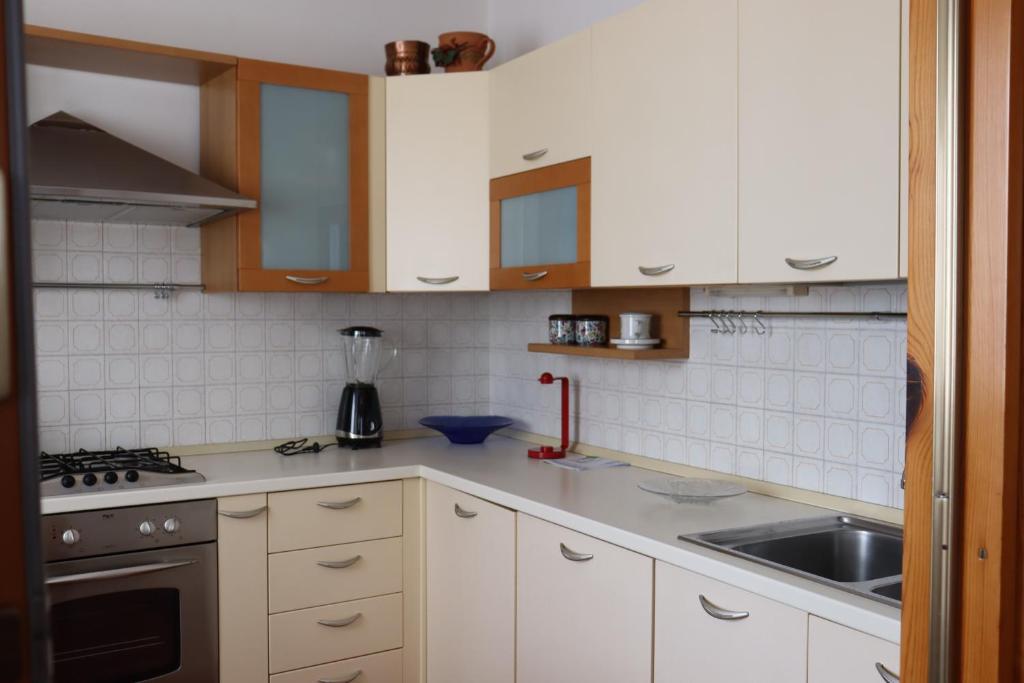 Kuchnia lub aneks kuchenny w obiekcie Monika Holiday 88 Astro sul Garda