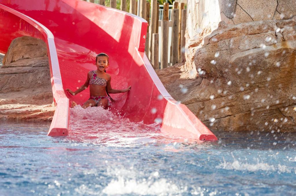 Bazén v ubytování Royalton Splash Punta Cana, An Autograph Collection All-Inclusive Resort & Casino nebo v jeho okolí