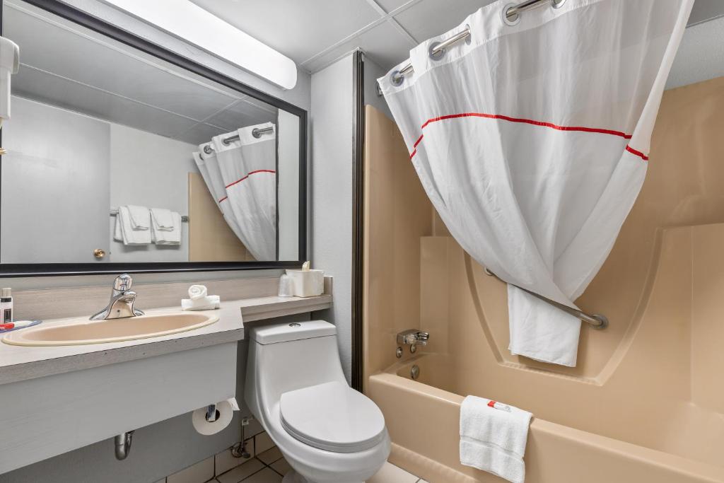 Emerald Hotel & Suites Calgary Airport - Resim 3