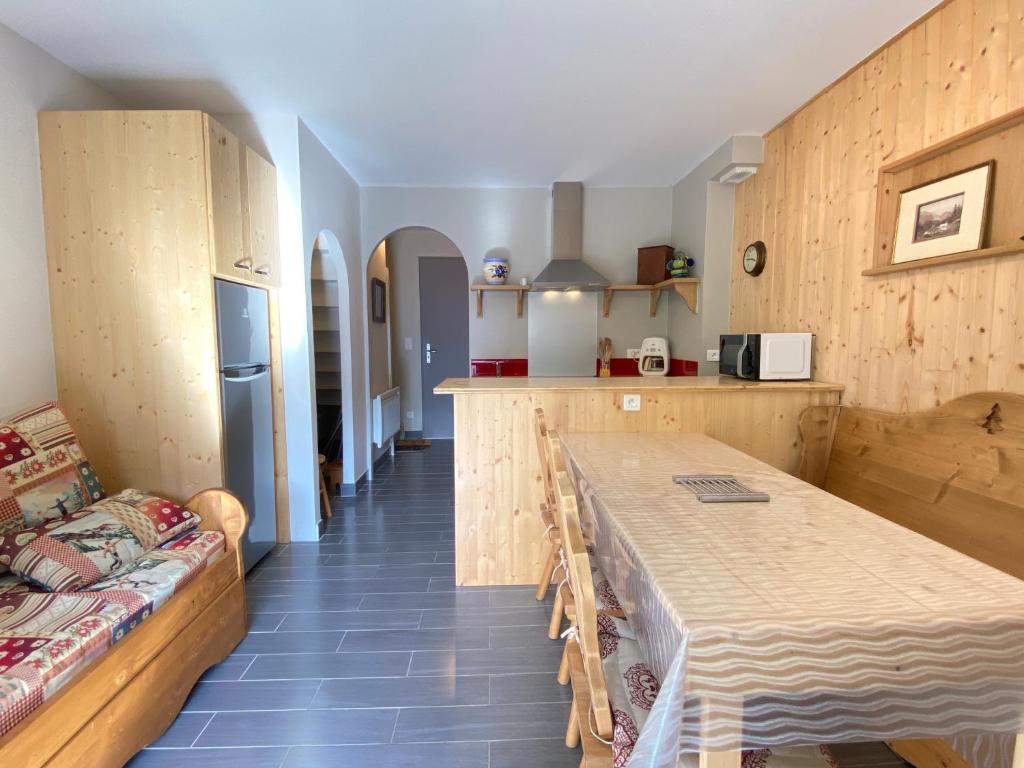 Kuchyň nebo kuchyňský kout v ubytování Joli chalet 60m2 proche du centre. parking. balcon