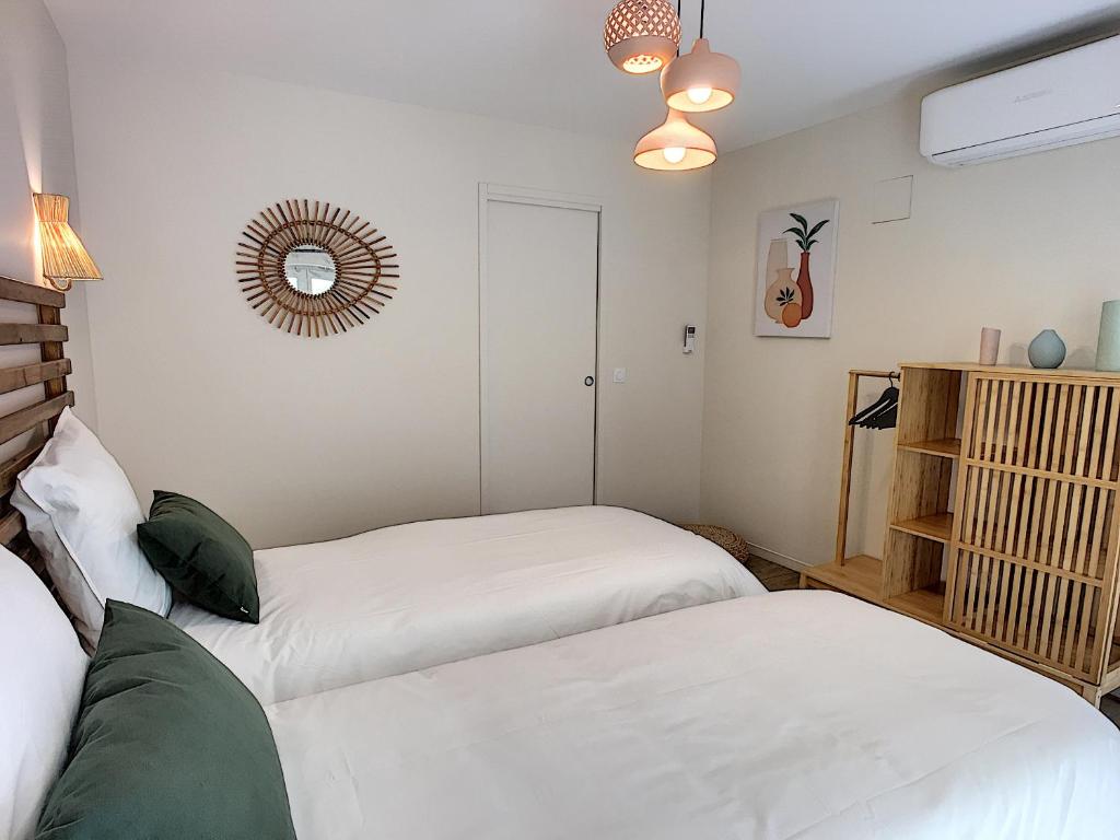 Postel nebo postele na pokoji v ubytování Maison Luxe 4 chambres - Patio - Climatisation - 10 minutes à pied du Pont d'Avignon