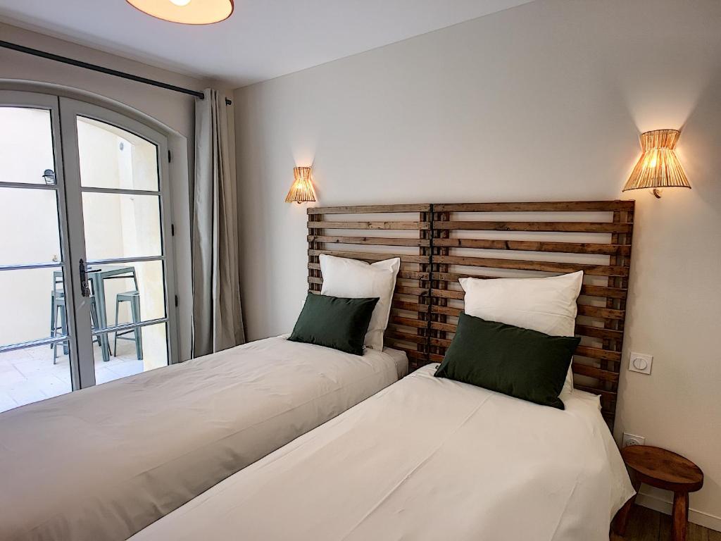 Postel nebo postele na pokoji v ubytování Maison Luxe 4 chambres - Patio - Climatisation - 10 minutes à pied du Pont d'Avignon