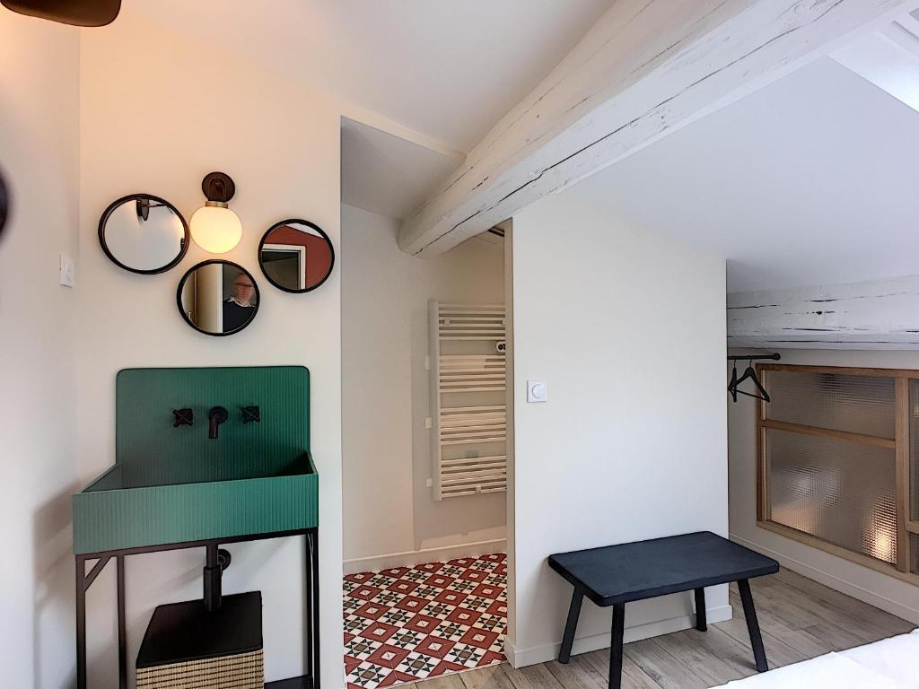 Fotografie z fotogalerie ubytování Maison Luxe 4 chambres - Patio - Climatisation - 10 minutes à pied du Pont d'Avignon v Avignonu