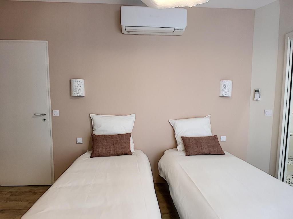 Postel nebo postele na pokoji v ubytování Maison Luxe 4 chambres - Patio - Climatisation - 10 minutes à pied du Pont d'Avignon