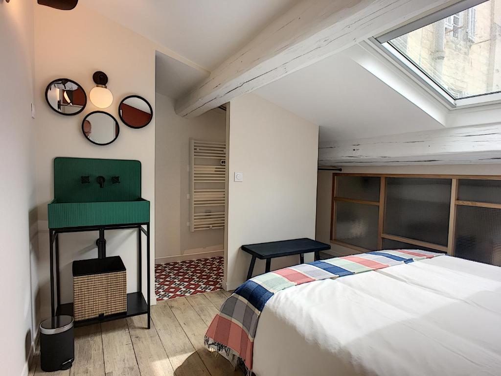 Postel nebo postele na pokoji v ubytování Maison Luxe 4 chambres - Patio - Climatisation - 10 minutes à pied du Pont d'Avignon