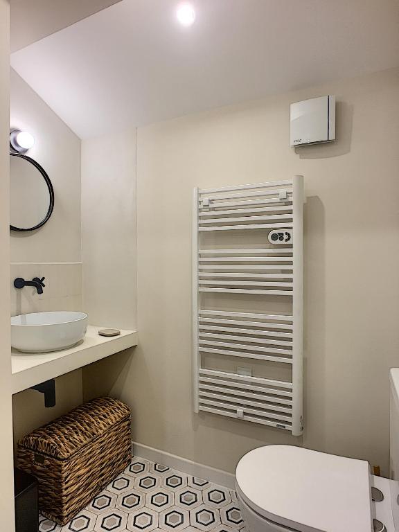 Koupelna v ubytování Maison Luxe 4 chambres - Patio - Climatisation - 10 minutes à pied du Pont d'Avignon