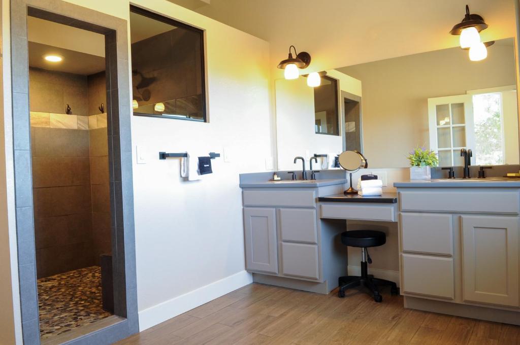 Kuchyň nebo kuchyňský kout v ubytování Royal Gorge Cabins