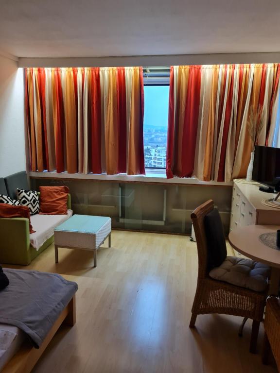 Eine Zimmer Apartment - Hizvo