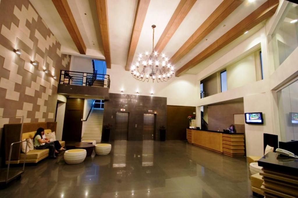 TV a/nebo společenská místnost v ubytování L'Fisher Hotel Bacolod