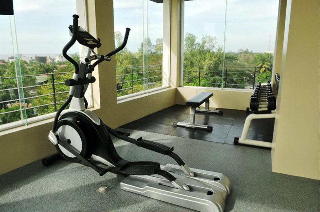 Fitness centrum a/nebo fitness zařízení v ubytování L'Fisher Hotel Bacolod