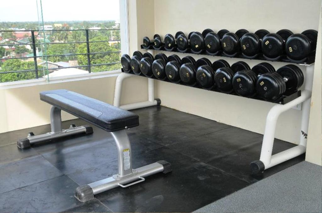 Fitness centrum a/nebo fitness zařízení v ubytování L'Fisher Hotel Bacolod