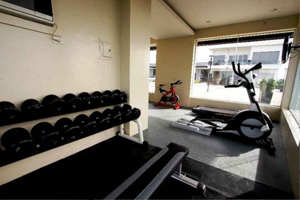 Fitness centrum a/nebo fitness zařízení v ubytování L'Fisher Hotel Bacolod